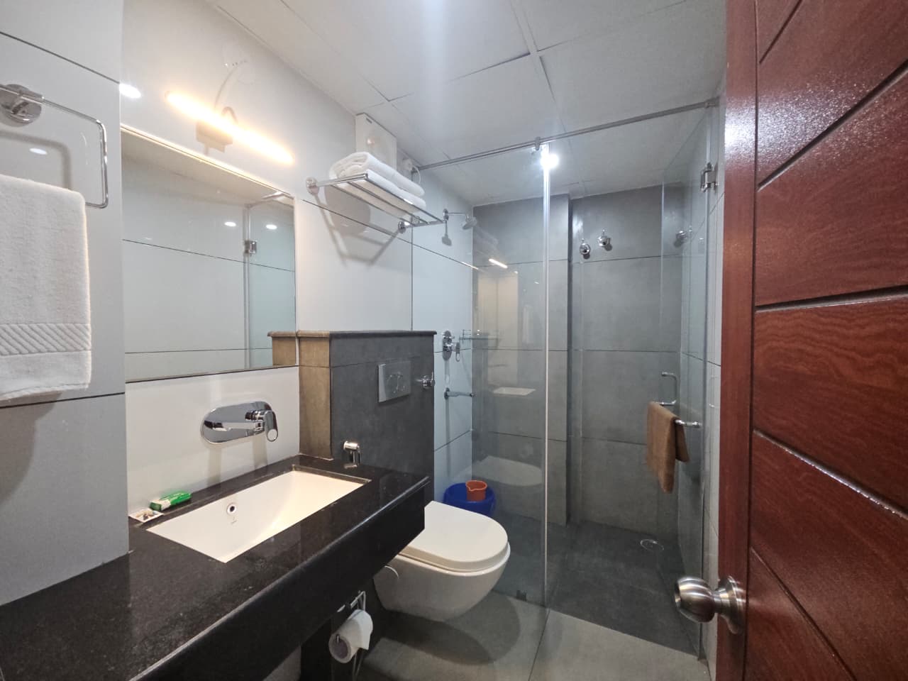  Executive AC Room — view 1
